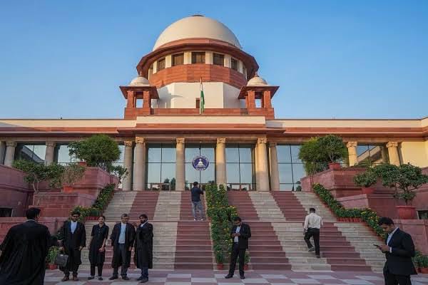 मुफ़्त में कुछ भी देने का वादा करने वाली पार्टियों पर एक्शन लेगी चुनाव आयोग!सुप्रीम कोर्ट ने दिया अहम निर्देश
