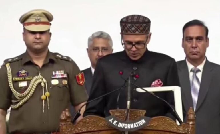 उमर अब्दुल्ला ने जम्मू-कश्मीर के मुख्यमंत्री पद की ली शपथ,राहुल गांधी समेत कई बड़े नेता रहे मौजूद