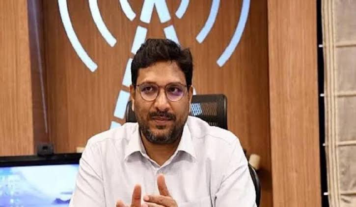 IAS संजीव हंस के ठिकानों पर ED की छापेमारी,मनी लॉन्ड्रिंग मामले में बढ़ी मुश्किलें