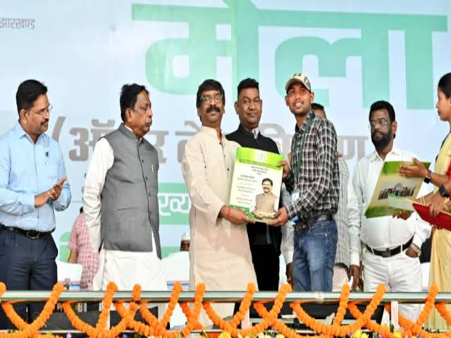हिट रही सोरेन सरकार!हर परिवार को लाखों रूपये की प्रत्येक साल मिली है मदद
