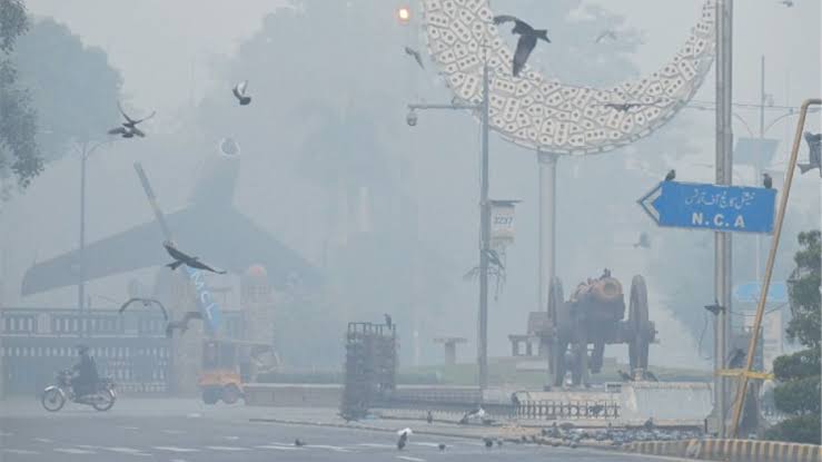 पाकिस्तान में इन वजहों से लग गया लॉकडाउन!घर से निकलने पर लगाया गया पूर्ण प्रतिबंध