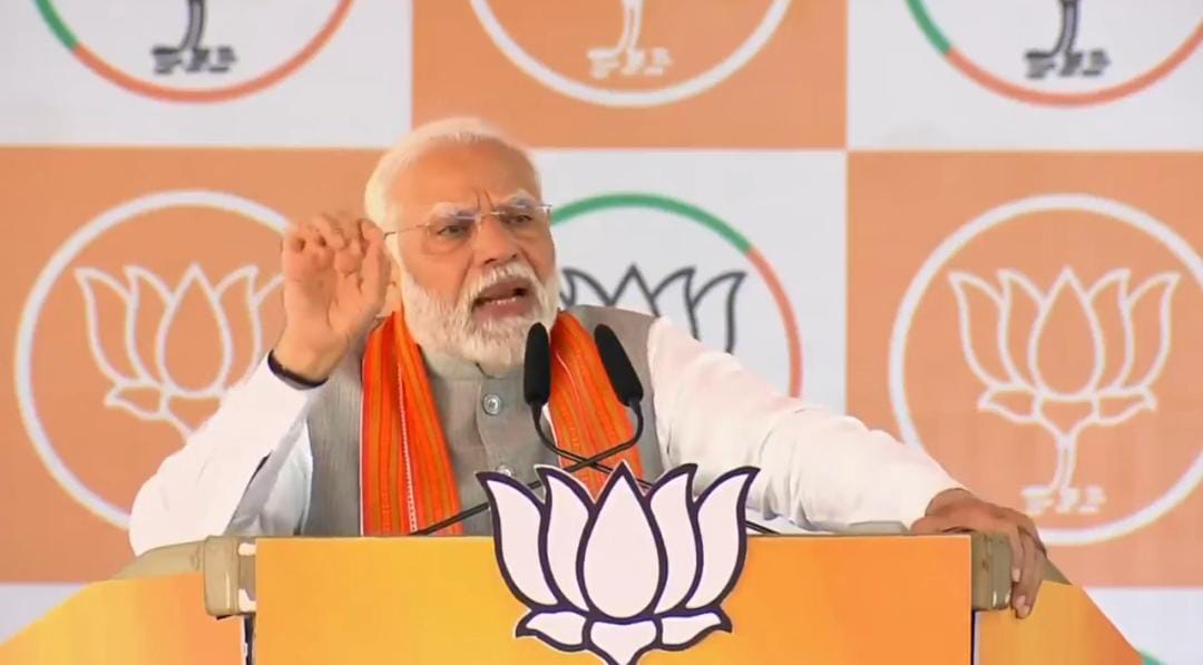 महाराष्ट्र के चिमूर में खूब गरजे पीएम मोदी,कांग्रेस और उनके साथियों से सावधान करने आया हूं..