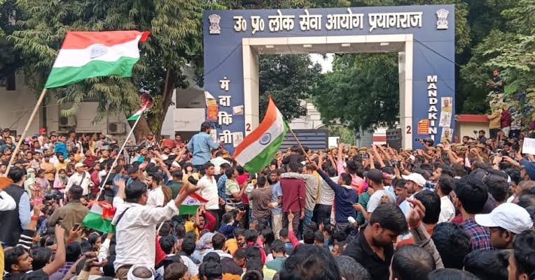 योगी सरकार के खिलाफ जमकर प्रदर्शन कर रहे हैं छात्र,5वें दिन भी आज जारी है आंदोलन