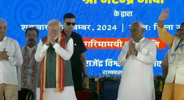 बिरसा मुंडा की जयंती पर आज पीएम मोदी ने चांदी का सिक्का और डाक टिकट किया जारी