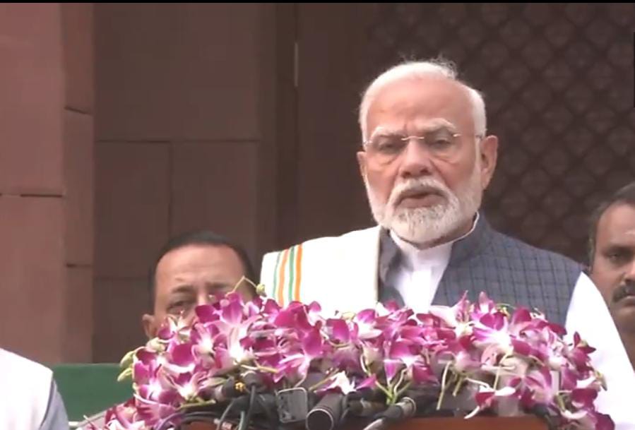 शीतकालीन सत्र से पहले आज बोले पीएम मोदी,कुछ लोग नए सासंदों के अधिकार को दबोचते हैं