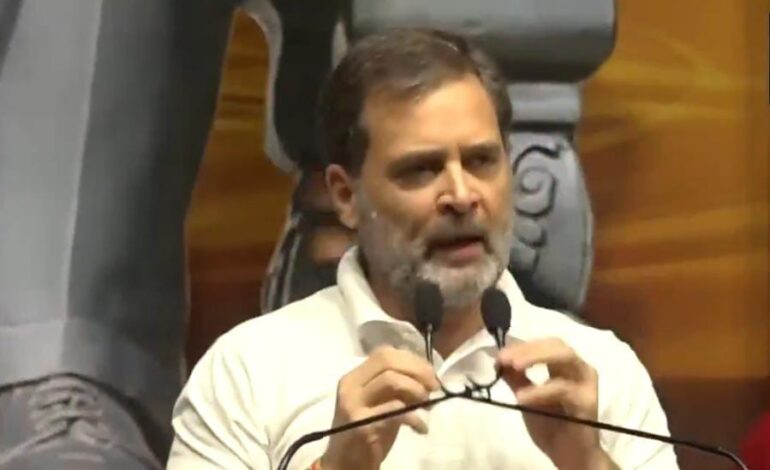 चाहे कितने भी माइक बंद कर लो मैं बोलता रहूंगा,संविधान दिवस के मौके पर बोले राहुल गांधी