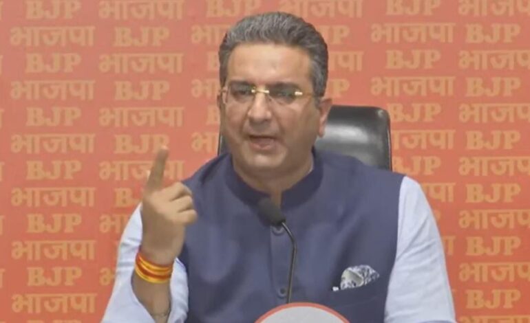 बीजेपी ने आम आदमी पार्टी और विधायक नरेश बाल्यान पर लगाया गंभीर आरोप,वसूली करवा रहे हैं केजरीवाल!
