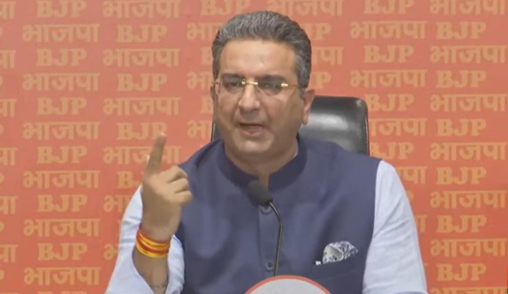 बीजेपी ने आम आदमी पार्टी और विधायक नरेश बाल्यान पर लगाया गंभीर आरोप,वसूली करवा रहे हैं केजरीवाल!