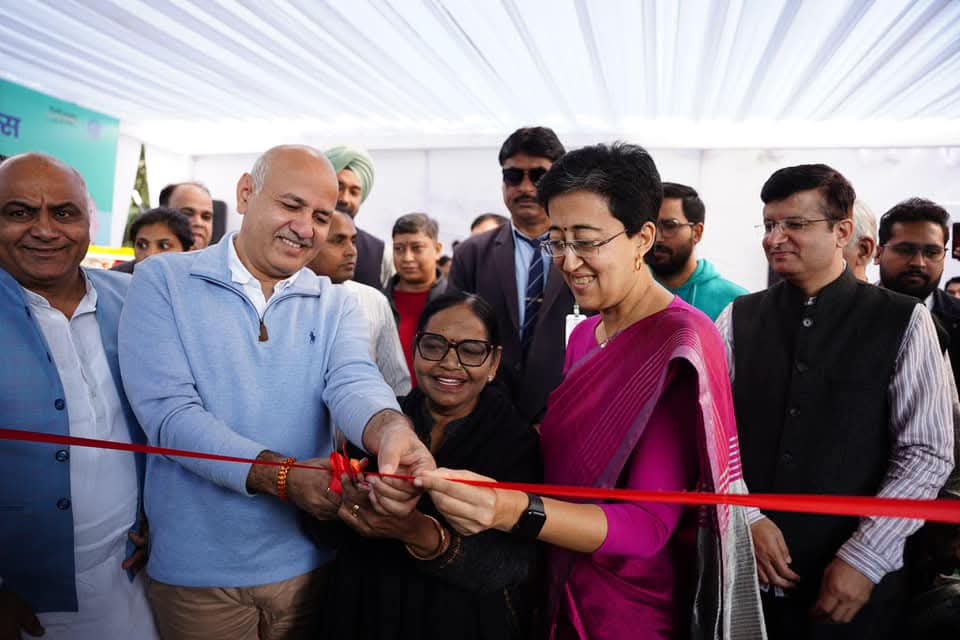 मुख्यमंत्री आतिशी ने आज 25 EV चार्जिंग स्टेशन को जनता को किया समर्पित,दिल्ली वालों को सरकार ने दिया तोहफा