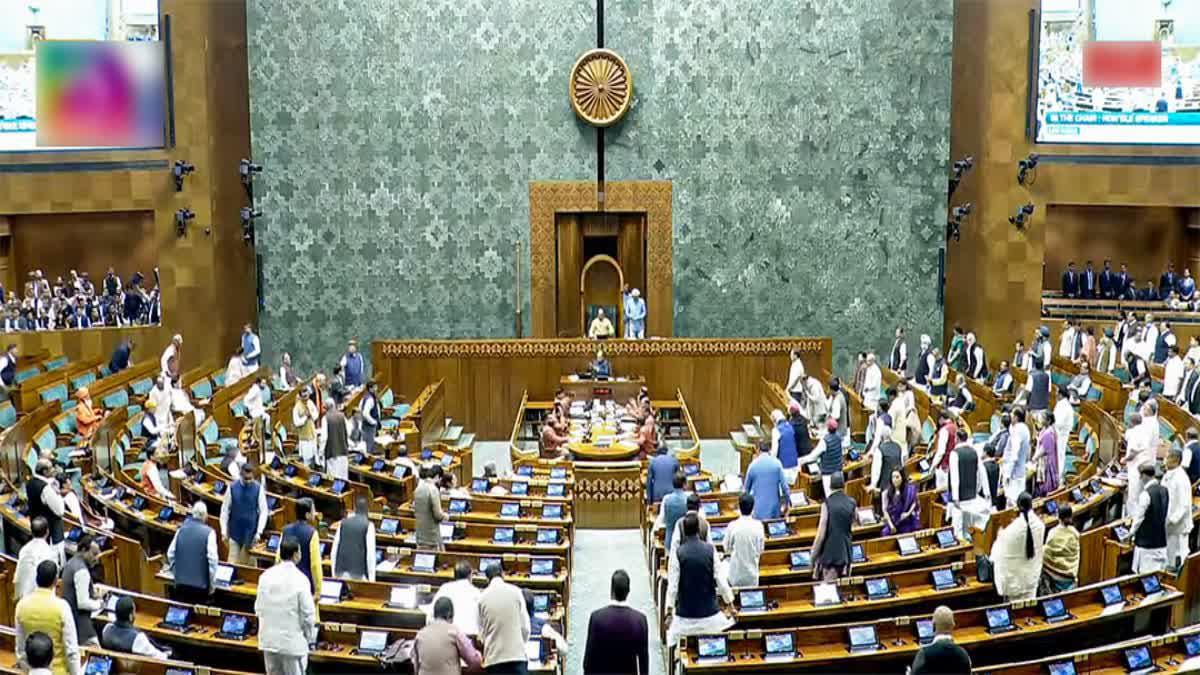 कल सुबह 11 बजे तक के लिए स्थगित हुआ सदन,राहुल गांधी का मामला पकड़ा तूल