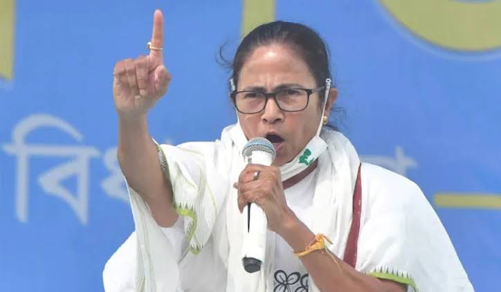लालू यादव ने दिया बड़ा बयान,कहा-ममता बनर्जी को सौंपी जाए इंडिया गठबंधन की कमान