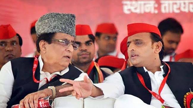 अखिलेश को झटका देने की तैयारी में जुटे आजम खां?चुनाव से पहले सपा की बढ़ाएंगे परेशानी
