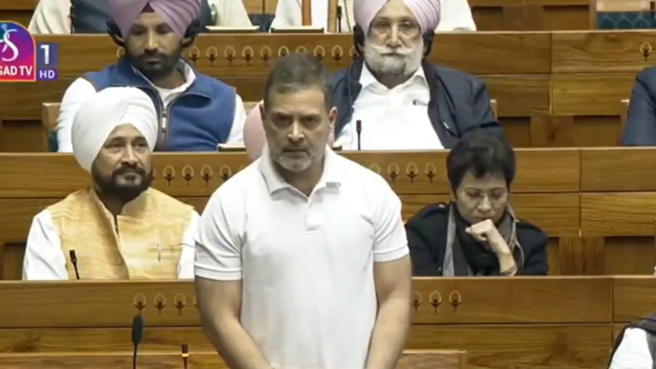 संसद में बोले राहुल-सावरकर मनुस्मृति को संविधान से ऊपर मानते थे