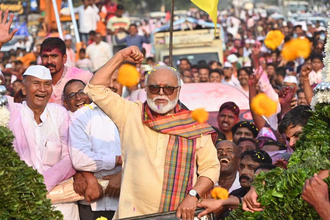 छगन भुजबल ने पार्टी प्रमुख अजीत पवार के खिलाफ खिला मोर्चा,कहा-तुम बोलो तो बैंठू,तुम बोलो तो खड़ा रहूं..