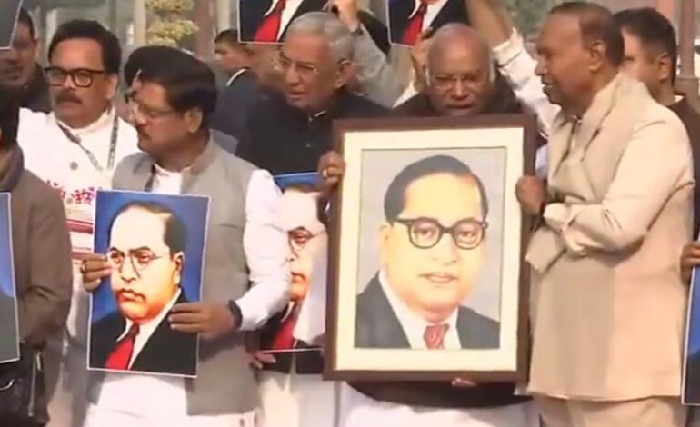अमित शाह पर जमकर बरसे राहुल गांधी,बाबा साहेब का अपमान देश नहीं सहेगा