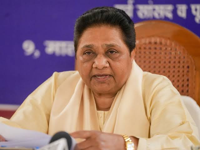 बाबासाहेब की आड़ में अपनी राजनैतिक रोटी सेंक रही है बीजेपी और कांग्रेस,मायावती ने दोनों पार्टियों पर लगाया बड़ा आरोप