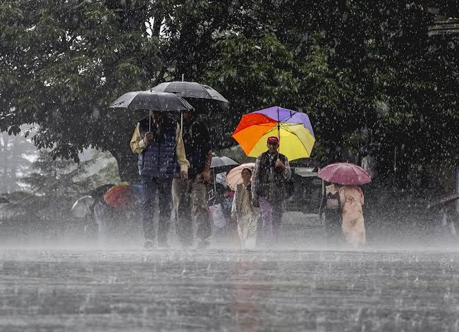 दिल्ली-NCR समेत कई राज्यों में होने वाली है बारिश,शीतलहर के साथ बढ़ेगी ठंड