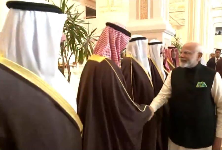 PM मोदी की दिया गया गार्ड ऑफ ऑनर,मौजूद रहे कुवैत के अमीर शेख मेसल