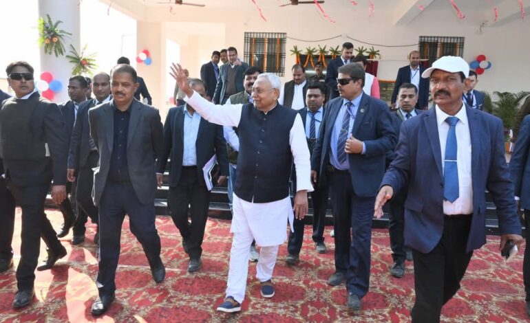 सीएम के आने से पहले जैसे तैसे बनाई गई सड़कें,चंपारण के लोगों ने खोली नीतीश सरकार की पोल