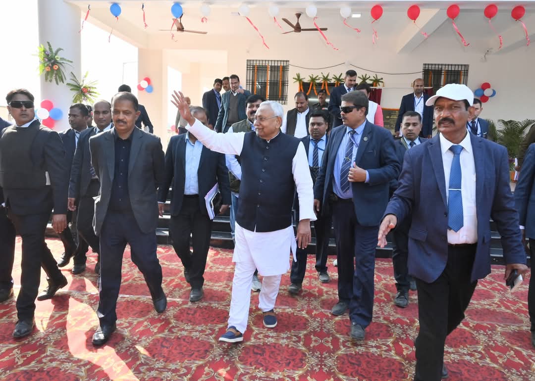 सीएम के आने से पहले जैसे तैसे बनाई गई सड़कें,चंपारण के लोगों ने खोली नीतीश सरकार की पोल