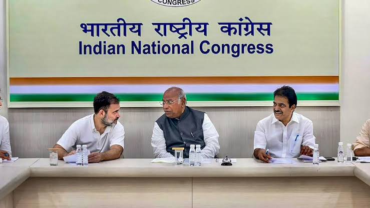 कांग्रेस को CWC के बैठक से नहीं मिल पा रही है जीत का मंत्र!प्रियंका गांधी को मिल सकता है नेतृत्व?