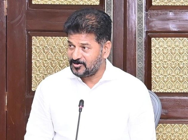 अल्लू अर्जुन समेत कई दिग्गजों ने CM रेवंत से की मुलाकात,बोले मुख्यमंत्री-कानून व्यवस्था से नहीं करेंगे कोई समझौता