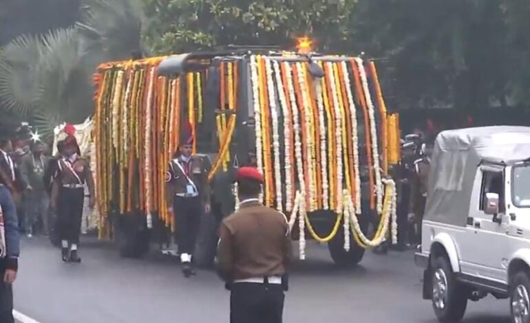 कांग्रेस मुख्यालय से निगम बोध घाट के लिए रवाना हुई मनमोहन सिंह की शरीर,अब अंतिम नमन