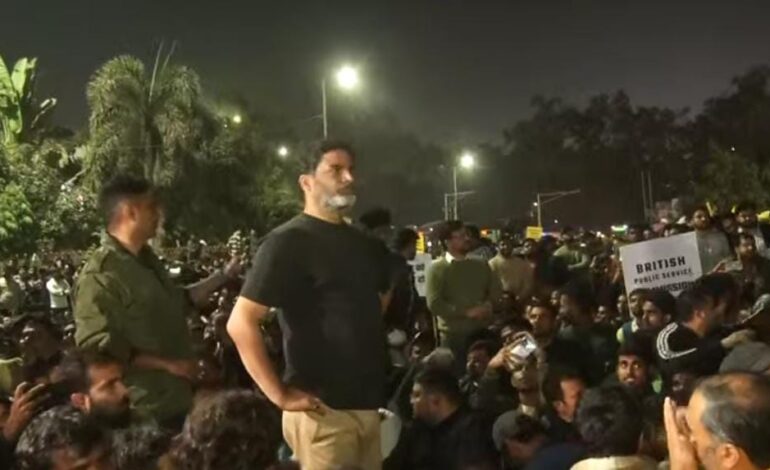 BPSC अभ्यर्थियों को पुलिस ने CM आवास जाने से रोका,छात्रों का सड़कों पर दिख रहा है भारी भीड़