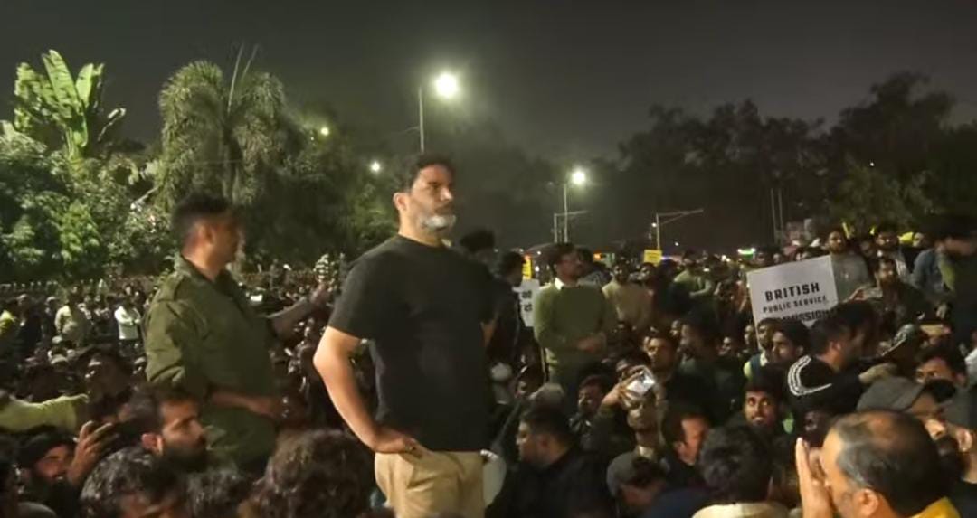 BPSC अभ्यर्थियों को पुलिस ने CM आवास जाने से रोका,छात्रों का सड़कों पर दिख रहा है भारी भीड़