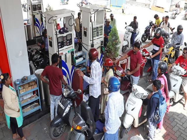 बिहार में आज पेट्रोल-डीजल के दामों में हुई कमी,जानिए क्या है नई रेट?
