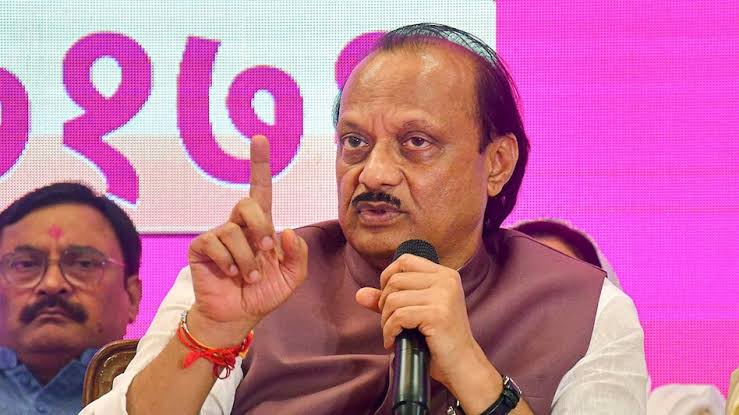 अजित पवार धीरे-धीरे होते जा रहे हैं कमजोर,पार्टी में कई नेताओं ने अपनाया बागी सुर