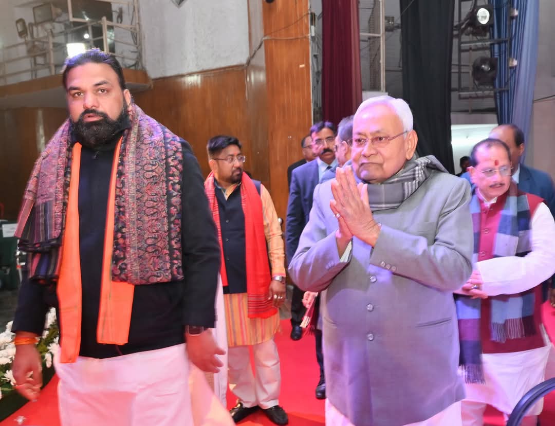 नीतीश कुमार के 10 सांसदों को तोड़ने में जुटी है बीजेपी!संजय राउत के बयान से बढ़ी राजनीतिक गरमी