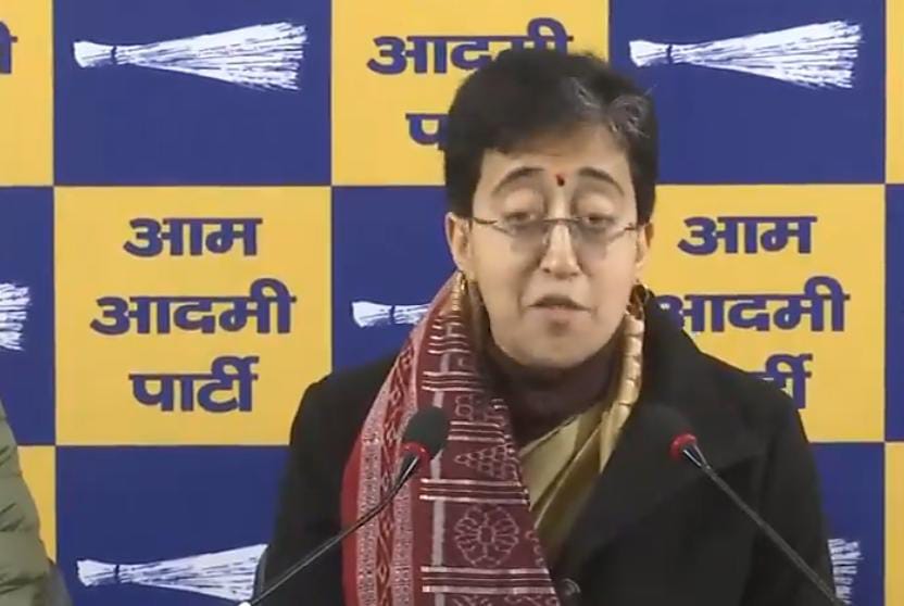 भाजपा नेता के विवादित बयान पर रो पड़ी सीएम आतिशी,बोली-मेरे पिता को ऐसा कहकर उन्हें..