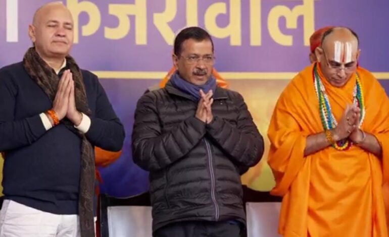 भाजपा को केजरीवाल ने दिया बड़ा झटका,BJP मंदिर प्रकोष्ठ के 100 से ज्यादा सदस्यों ने ली आम आदमी पार्टी की सदस्यता