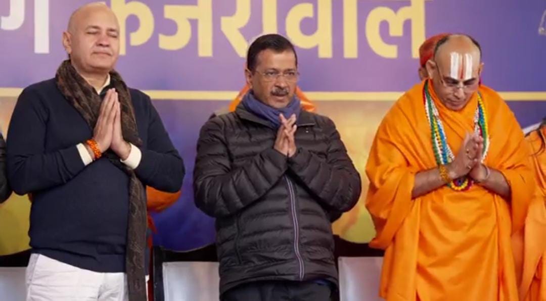 भाजपा को केजरीवाल ने दिया बड़ा झटका,BJP मंदिर प्रकोष्ठ के 100 से ज्यादा सदस्यों ने ली आम आदमी पार्टी की सदस्यता