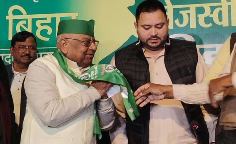राजद में शामिल हुए मंगनी लाल मंडल,तेजस्वी ने दिलाई राजद की सदस्यता