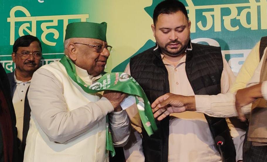 राजद में शामिल हुए मंगनी लाल मंडल,तेजस्वी ने दिलाई राजद की सदस्यता
