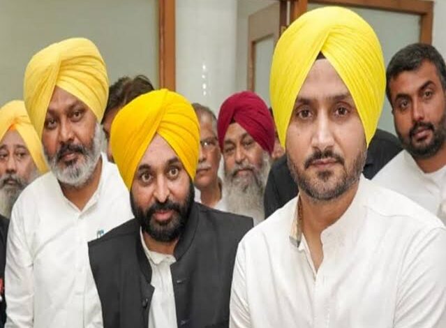 दिल्ली चुनाव में केजरीवाल के लिए बैटिंग करेंगे हरभजन सिंह,आप के स्टार प्रचारकों में इन नेताओं को मिली जगह
