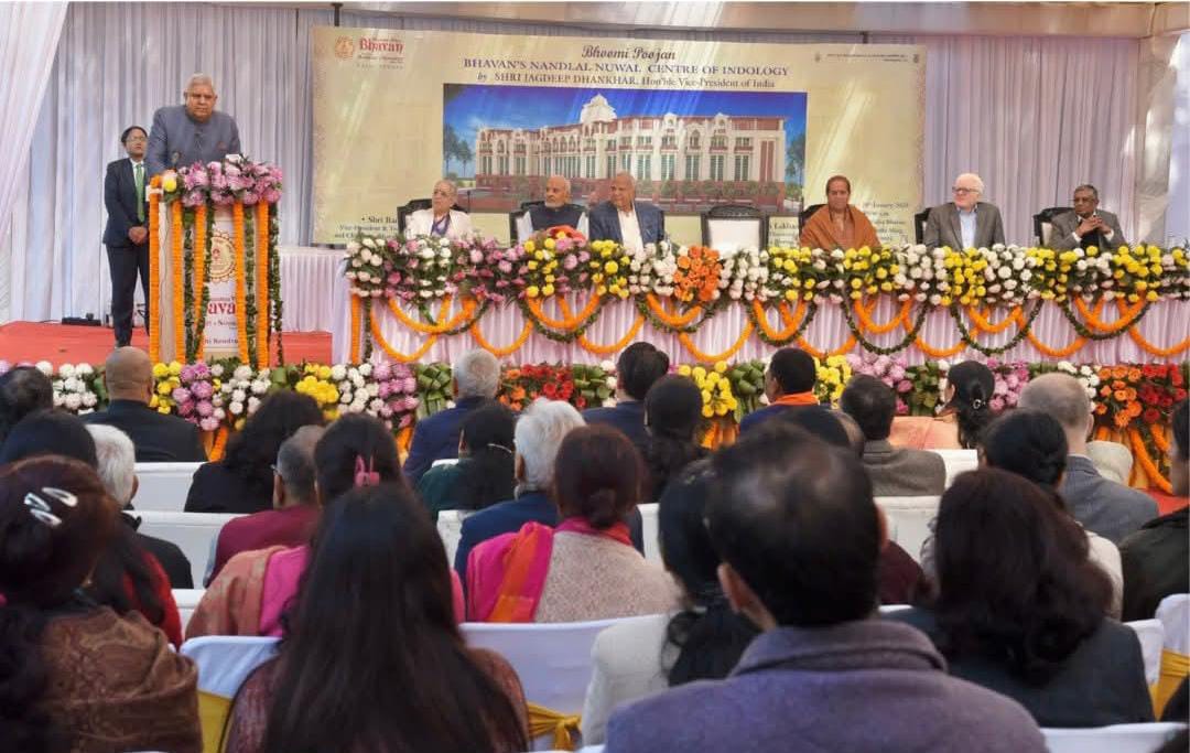 संवाद से संघर्ष सुलझता है और समाज कायम रहता है,मोदी सरकार पर हीं तंज कसने लगे उपराष्ट्रपति जगदीप धनखड़