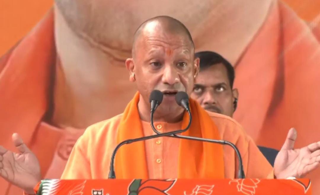 क्या अरविंद केजरीवाल अपने मंत्रियों के साथ यमुना में डुबकी लगाएंगे?सीएम योगी ने पूछा सवाल
