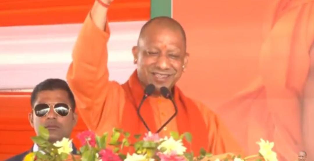 सपा के राज में सड़क पर नहीं निकलती थीं बेटियां,सीएम योगी ने अखिलेश पर किया पलटवार