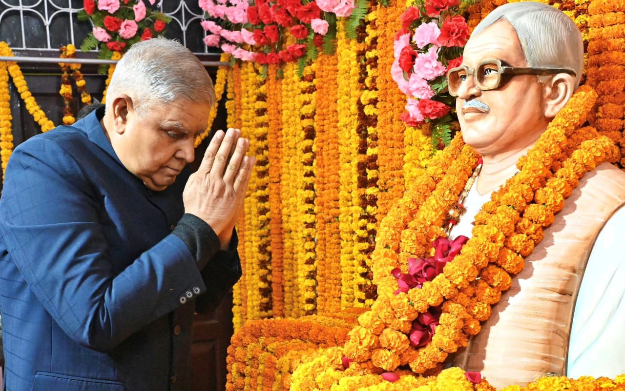 कर्पूरी ठाकुर के जयंती पर बिहार पहुंचे उपराष्ट्रपति,बोले-सामाजिक न्याय के मसीहा थे वह