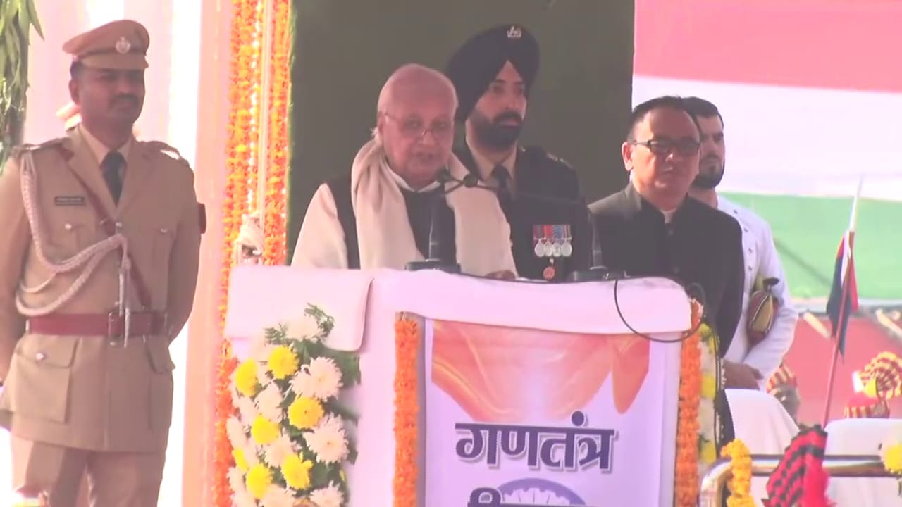 मंच से कब्रिस्तानों और मंदिरों की बात करने लगे बिहार के राज्यपाल,अपने संबोधन में नौकरी और रोजगार की खूब की चर्चा