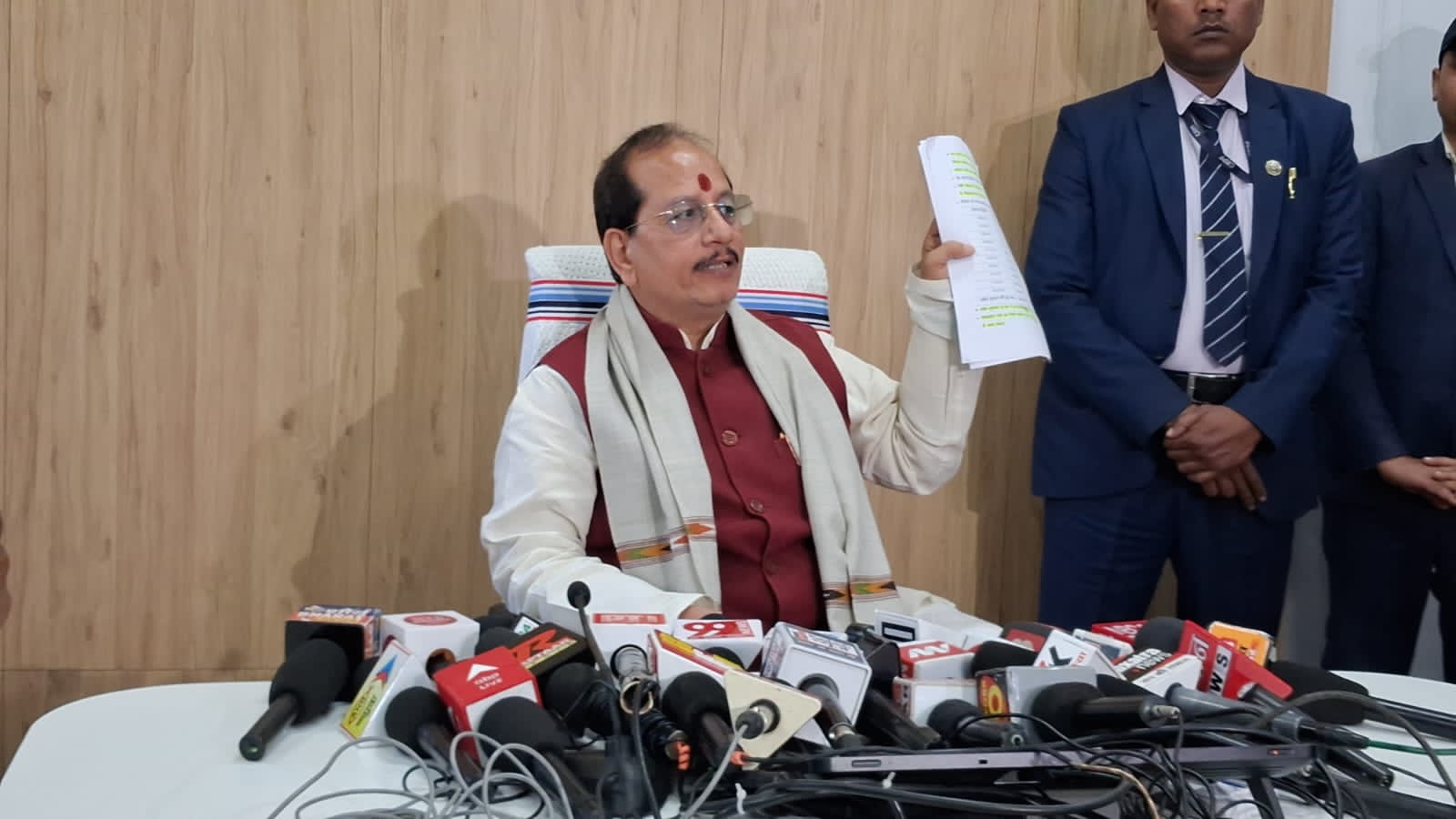 डिप्टी सीएम सिन्हा ने तेजस्वी पर लगाई गंभीर आरोप,26 करोड़ से अधिक की हुई है अनियमितता