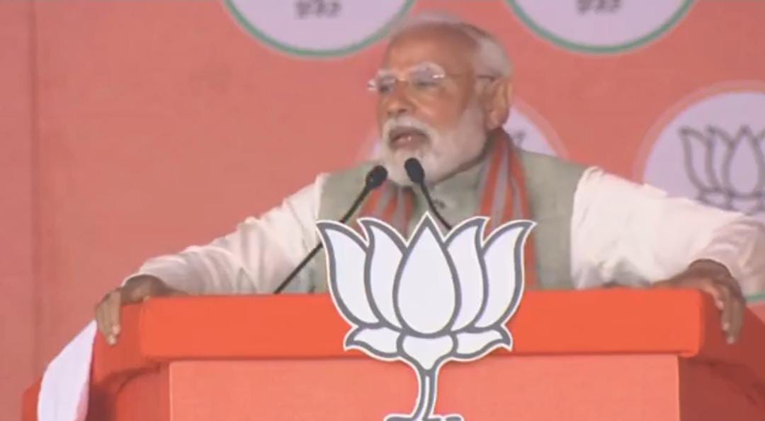 दिल्ली में रैली को संबोधित करते हुए खूब गरजे पीएम मोदी,बोले-आपदा जाएगी भाजपा आएगी