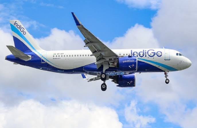 विरोध के बाद अब IndiGo ने सस्ते किये फ्लाइट टिकट,50% तक कम कर दिया कीमत