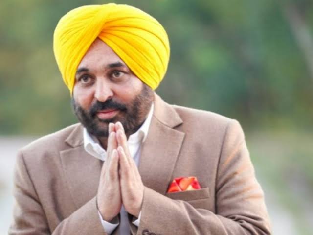 CM भगवंत मान के घर पर तलाशी लेने के लिए पहुंची चुनाव आयोग की टीम!भड़क उठी आम आदमी पार्टी