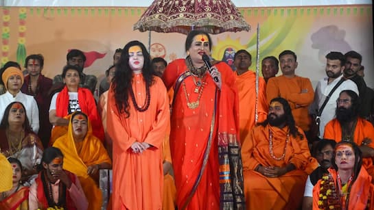 महामंडलेश्वर पद से हटाई गई ममता कुलकर्णी,किन्नर अखाड़े के संस्थापक ने लिया बड़ा फैसला