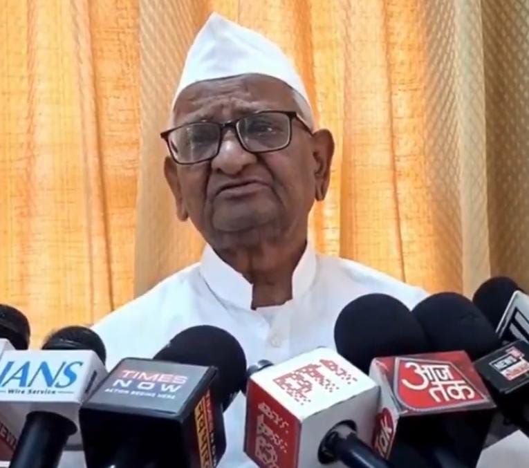 दिल्ली में हार के बाद केजरीवाल पर भड़के उनके गुरु अन्‍ना हजारे,राजनेता के जीवन में त्याग होना जरूरी है