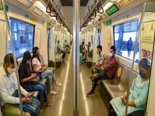 मेट्रो से सफर करना आज से हुआ काफी महंगा,किराए में हुई डेढ़ गुना बढ़ोतरी